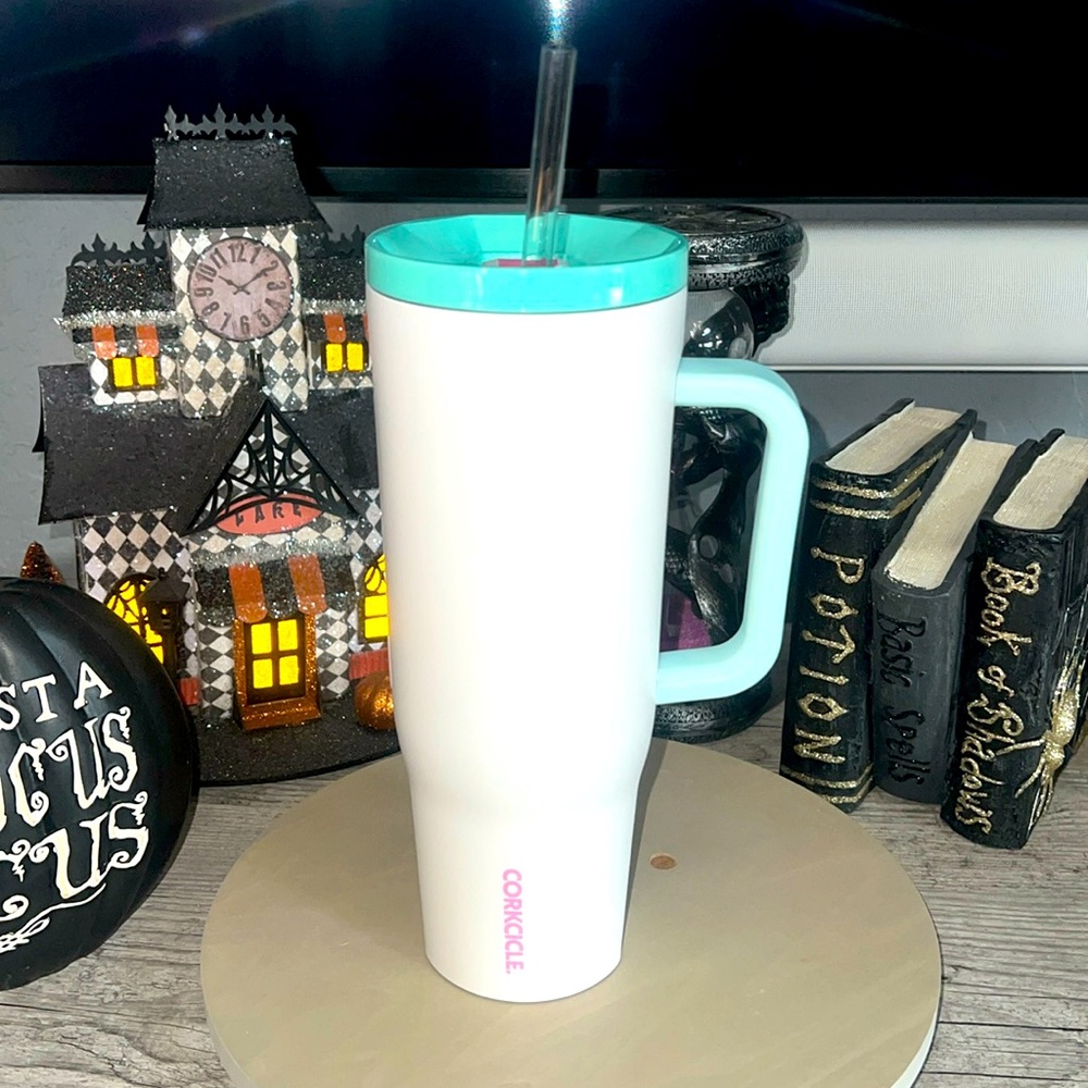 ❣️NWT❣️ Boardwalk Boogie CRUISER
INSULATED TUMBLER WITH HANDLE